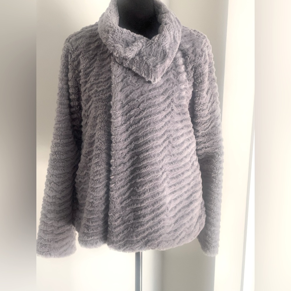 Patagonia gray women’s fleece.